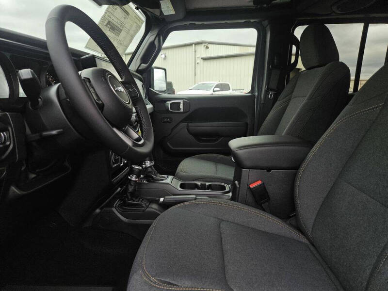 2025 Jeep Gladiator Sport