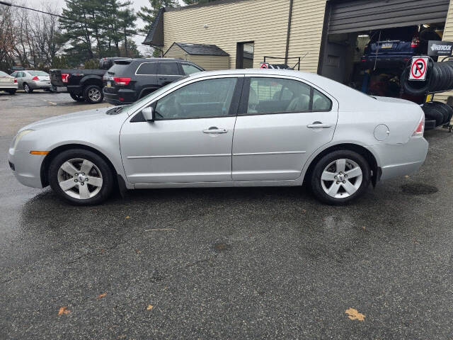 2009 Ford Fusion for sale at QUEENSGATE AUTO SALES in York, PA