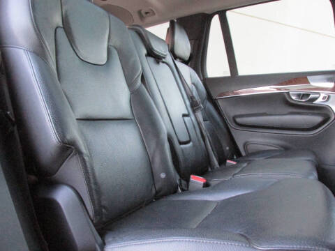 2016 Volvo XC90 T6 Momentum