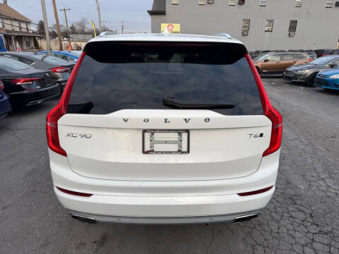 2020 Volvo XC90 T6 Momentum 7-Passenger