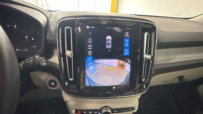 2023 Volvo XC40 B5 Plus Bright Theme