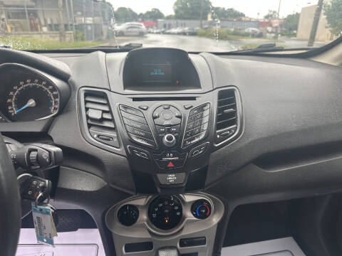 2016 Ford Fiesta SE