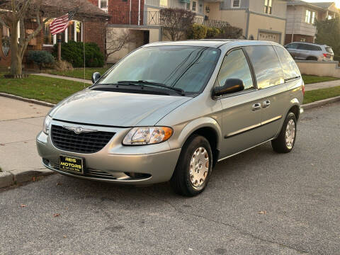 2004 Chrysler Town and Country for sale at Reis Motors LLC in Lawrence NY