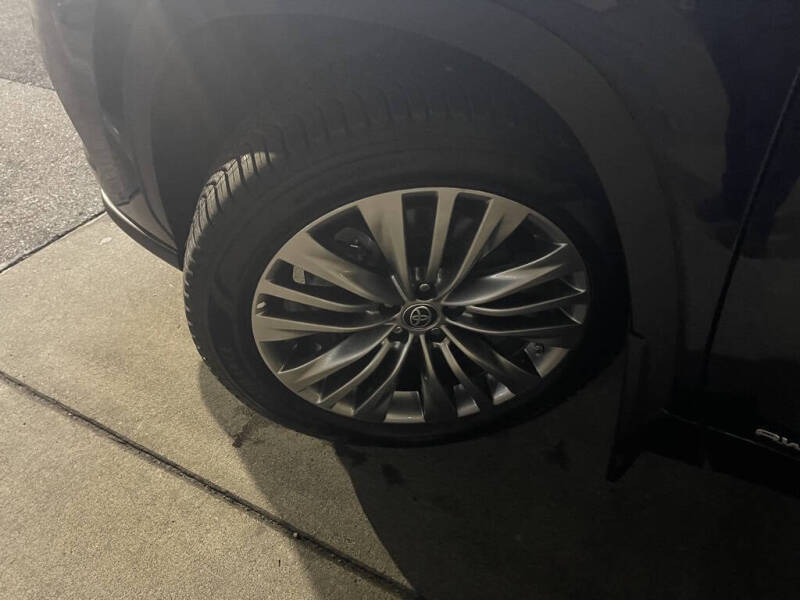 2021 Toyota Highlander Hybrid Platinum