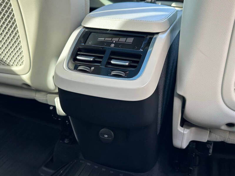 2022 Volvo XC90 T6 Momentum 7-Passenger