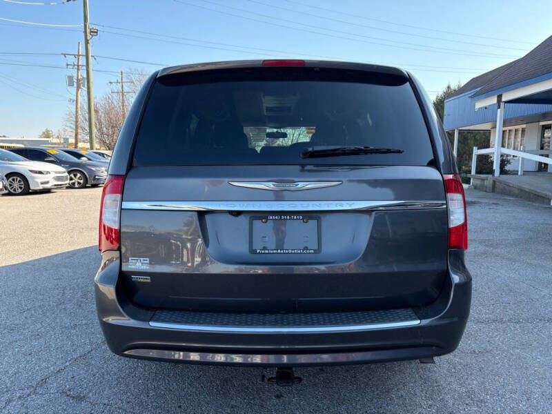 2016 Chrysler Town and Country Touring
