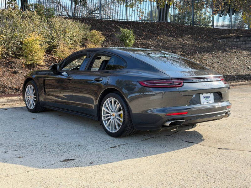 2017 Porsche Panamera 4