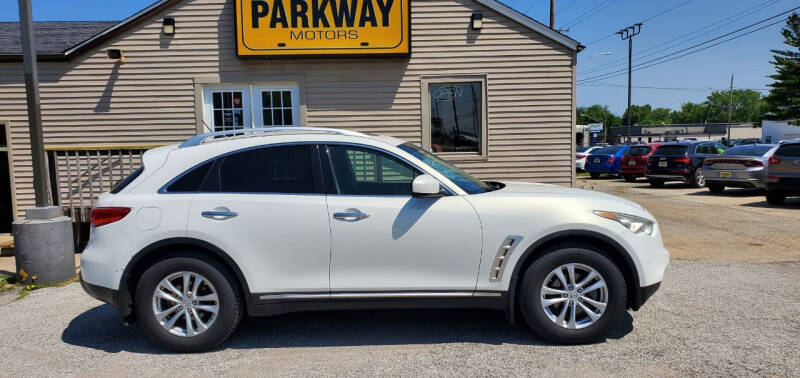 2009 Infiniti FX35 for sale at Parkway Motors in Springfield IL