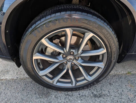 2016 Volvo XC90 T6 Momentum