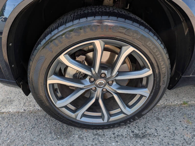2016 Volvo XC90 T6 Momentum