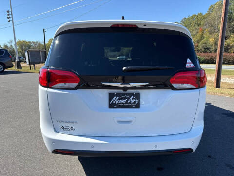 2026 Chrysler Voyager LX