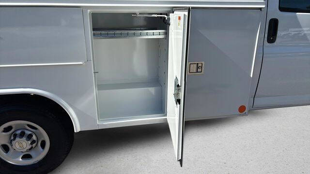 2025 Chevrolet Express 3500