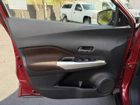 2019 Nissan Kicks SR