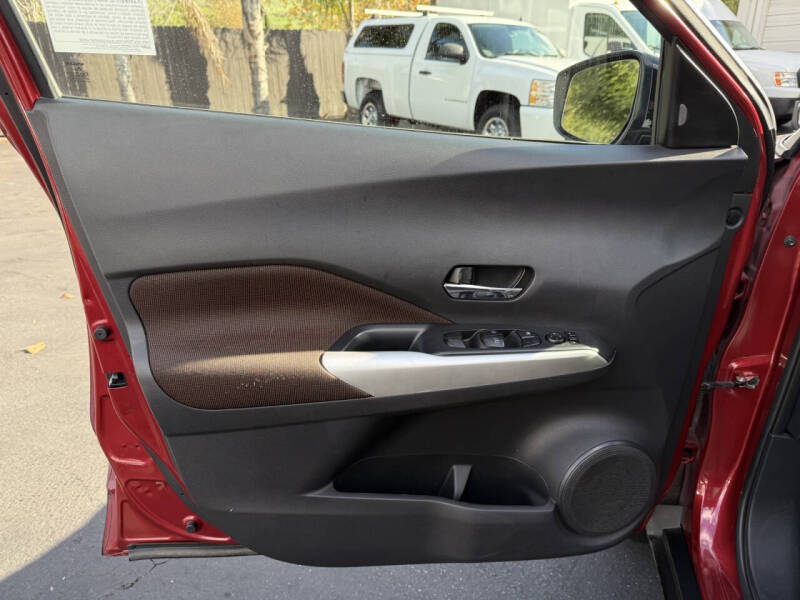 2019 Nissan Kicks SR