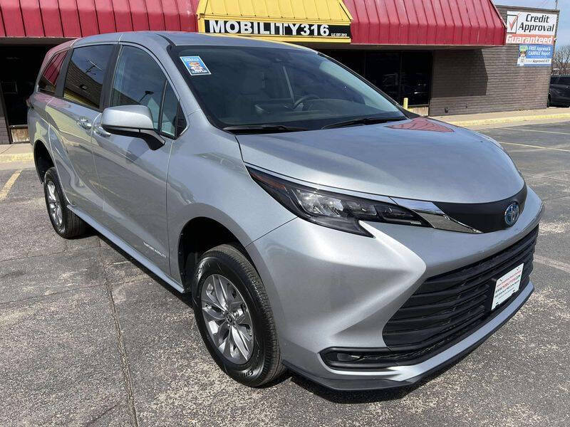 2025 Toyota Sienna LE 8-Passenger