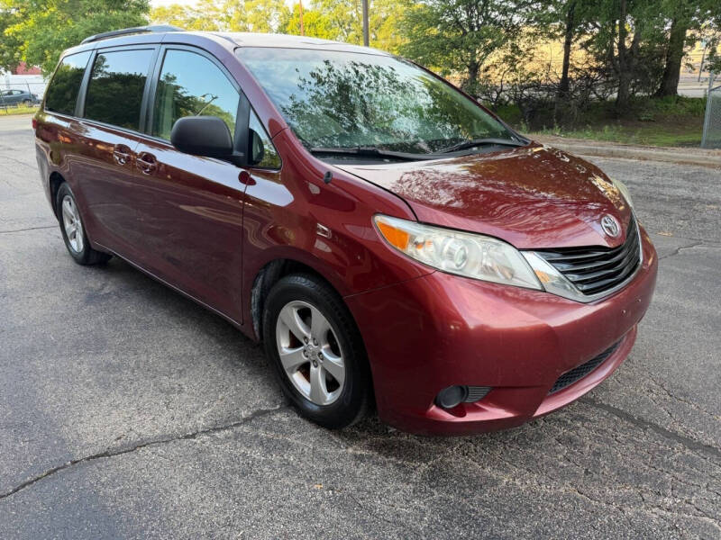 2013 Toyota Sienna LE 7-Passenger Auto Access Seat