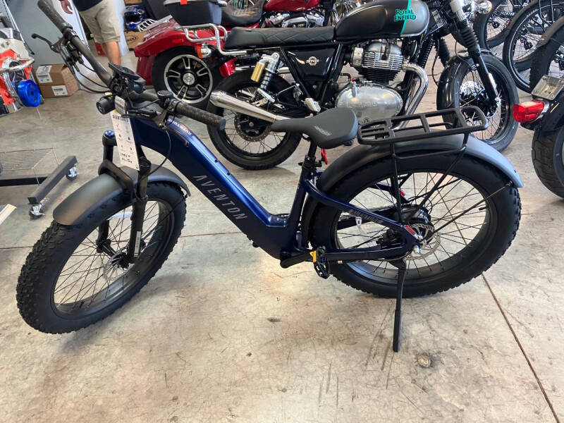 2025 Aventon  D35D3285