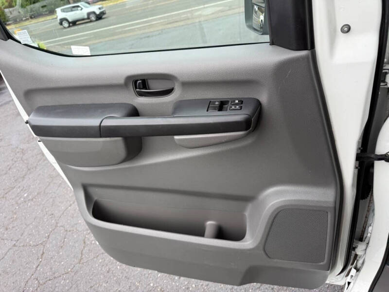 2013 Nissan NV 1500 SV