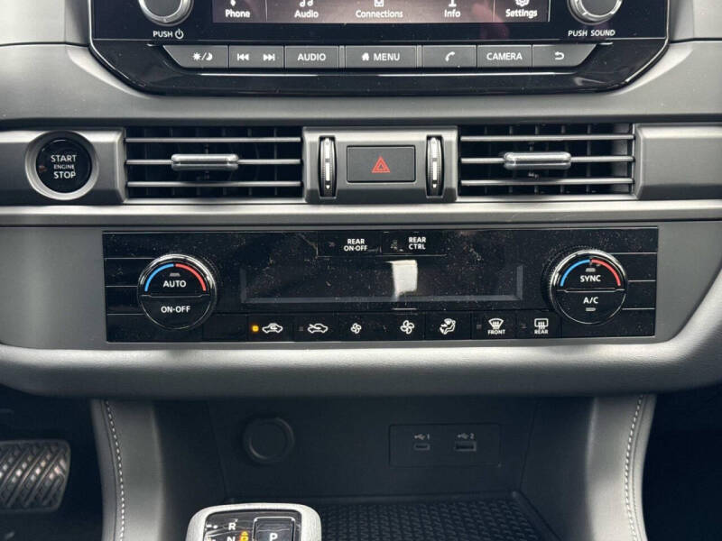 2025 Nissan Pathfinder S