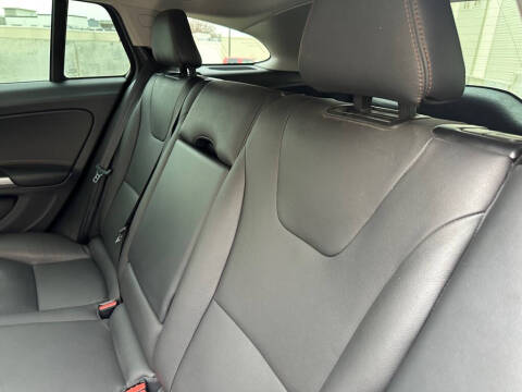 2016 Volvo V60 Cross Country T5 Platinum