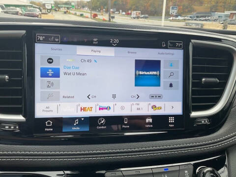 2026 Chrysler Pacifica Select