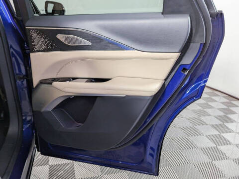 2024 Cadillac LYRIQ Sport 3