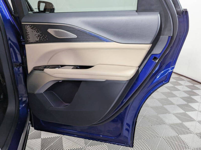 2024 Cadillac LYRIQ Sport 3