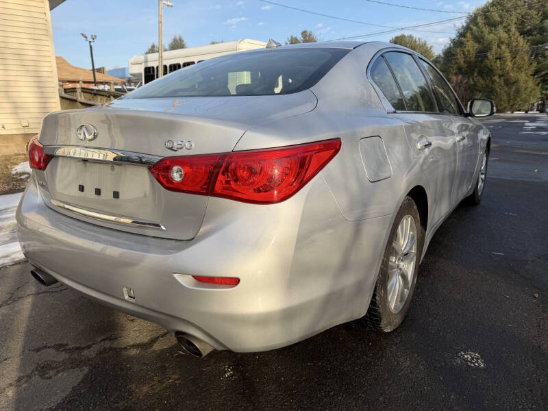 2016 INFINITI Q50 Premium's photo