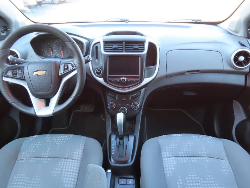 2020 Chevrolet Sonic null photo 17