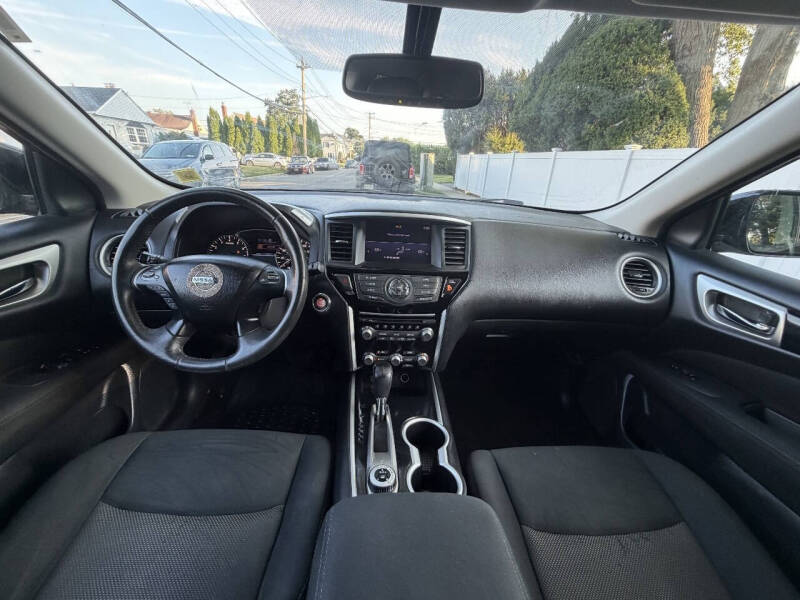 2017 Nissan Pathfinder SV