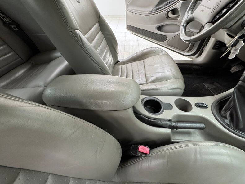 2002 Ford Mustang GT Deluxe