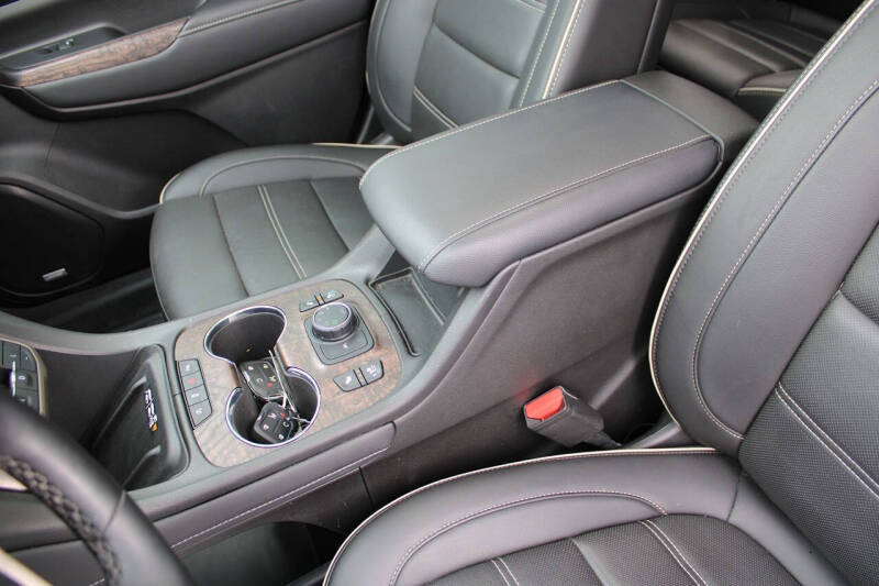 2023 GMC Acadia Denali