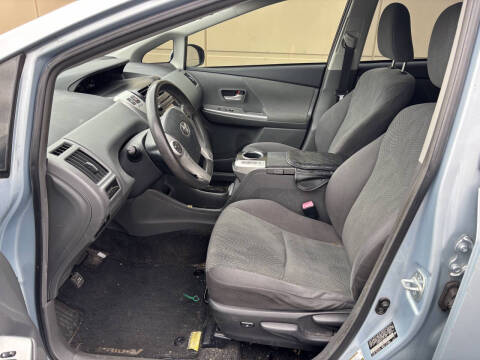 2014 Toyota Prius v Two