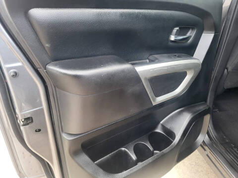 2017 Nissan Titan SV