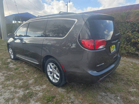 2017 Chrysler Pacifica Touring Plus