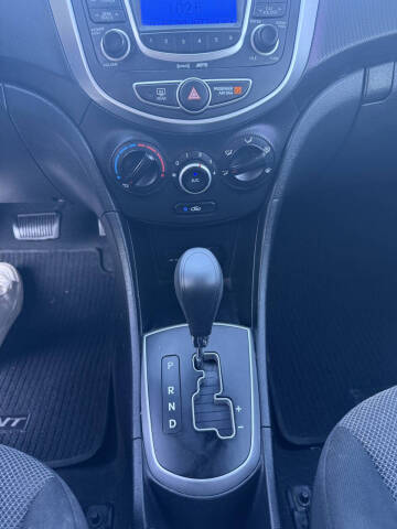 2013 Hyundai Accent GS