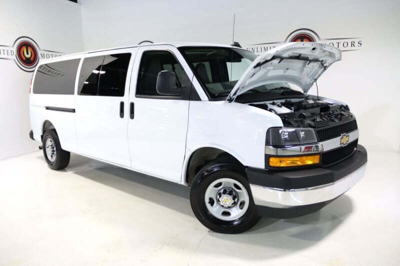 2025 Chevrolet Express LT 3500
