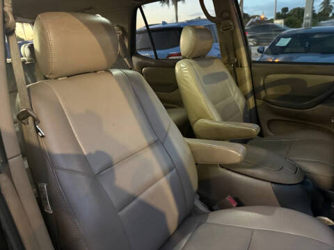 2003 Toyota Sequoia SR5