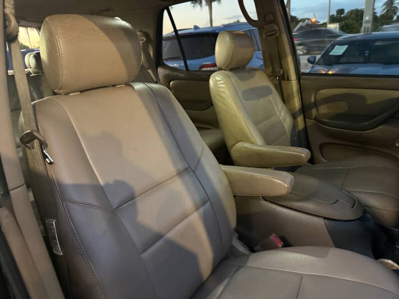 2003 Toyota Sequoia SR5