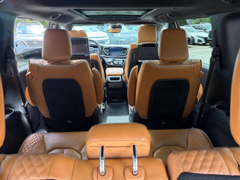 2023 Chrysler Pacifica Plug-In Hybrid Pinnacle