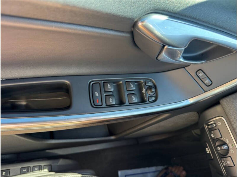 2017 Volvo XC60 T6 R-Design