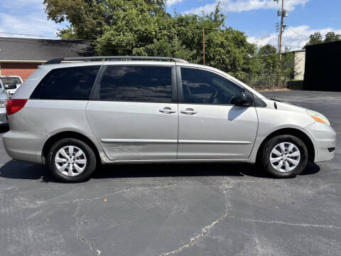 2006 Toyota Sienna LE 8 Passenger