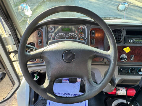 2017 Freightliner M2 106