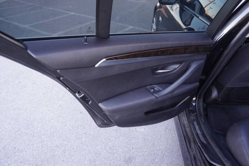 2015 BMW 5 Series 528i