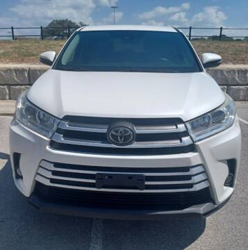 2017 Toyota Highlander for sale at Texas National Auto Sales LLC in San Antonio TX
