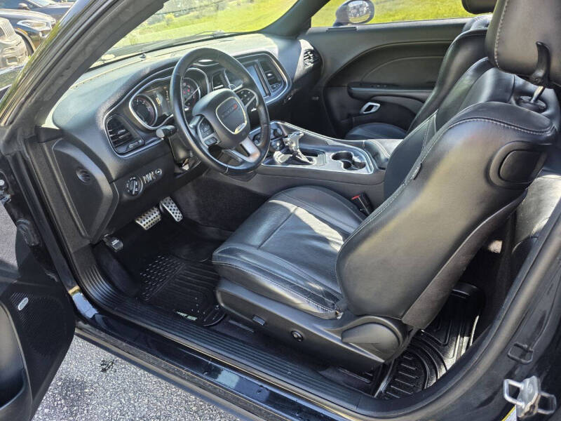 2016 Dodge Challenger SXT Plus