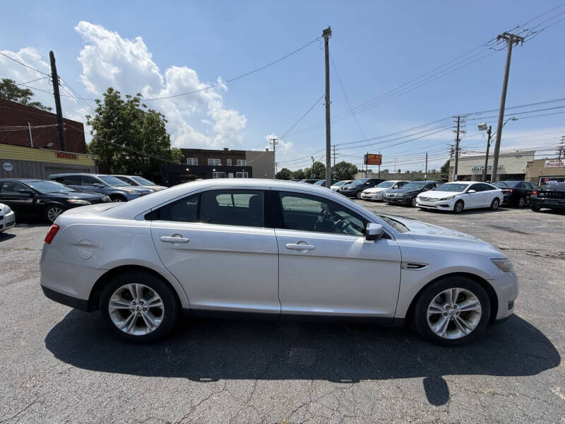 2014 Ford Taurus SEL