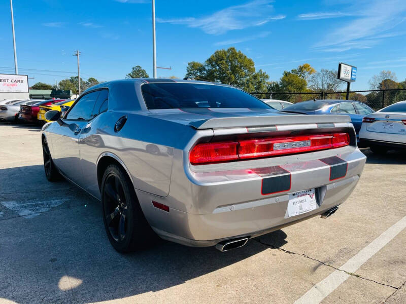 2013 Dodge Challenger R/T photo 8