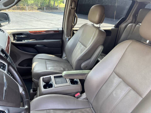 2013 Chrysler Town and Country Touring