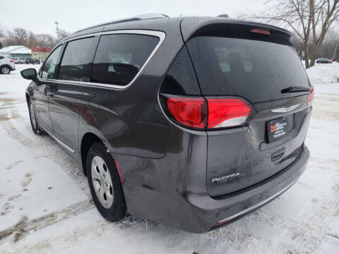 2017 Chrysler Pacifica Touring-L Plus